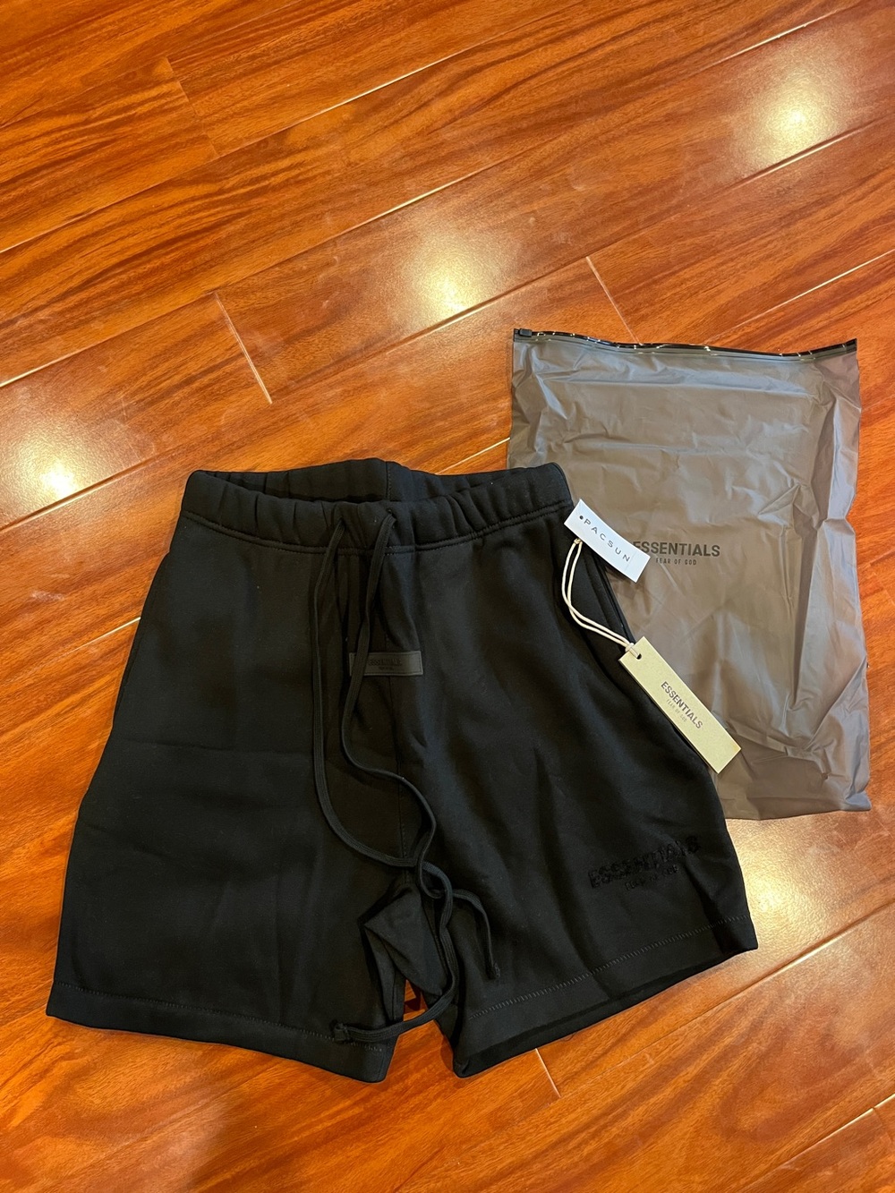 NWT Fear of God Essentials Stretch Limo Streetwear Shorts PacSun - Size Medium